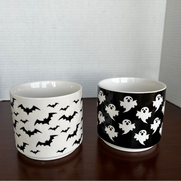 Mug Shotz Two Large Mugs One with Ghosts and One with Bats Halloween - Picture 4 of 8